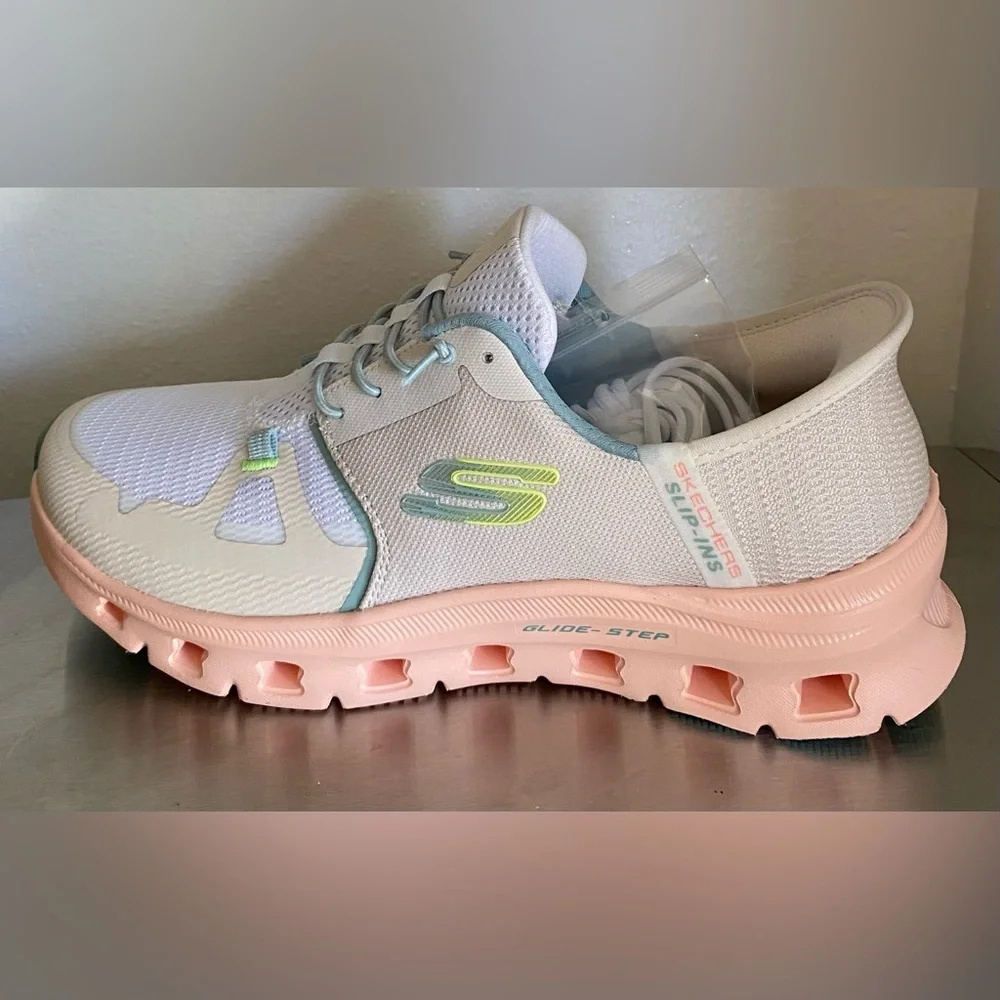 SKECHERS .. WOMENS GLIDE STEP SLIP-INS SNEAKERS